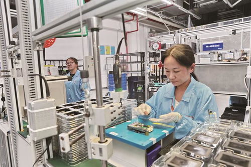 生產忙碌中的教育科技技術開發(fā)