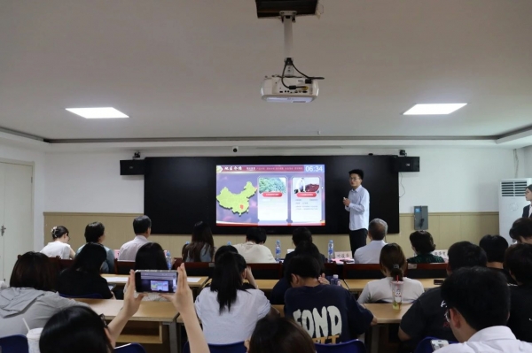 創(chuàng)新驅動，智匯醫(yī)學——醫(yī)學院成功舉辦2025年中國國際大學生創(chuàng)新大賽院賽選拔賽